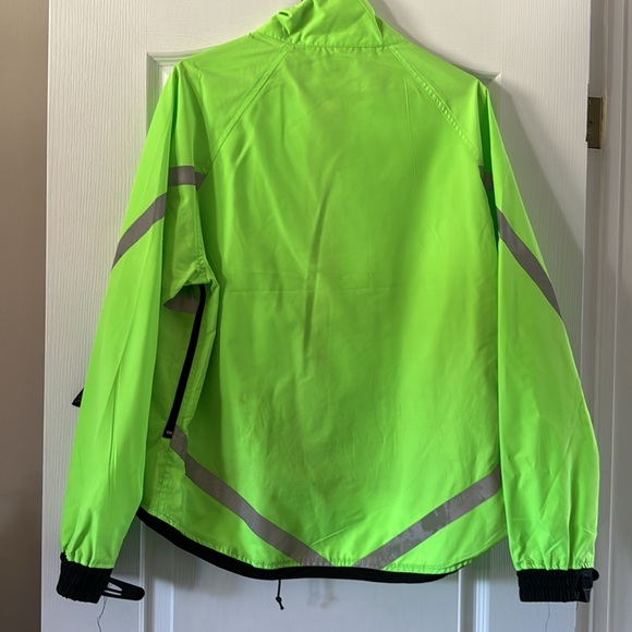 Gently worn running jacket. - Picture 2 of 7